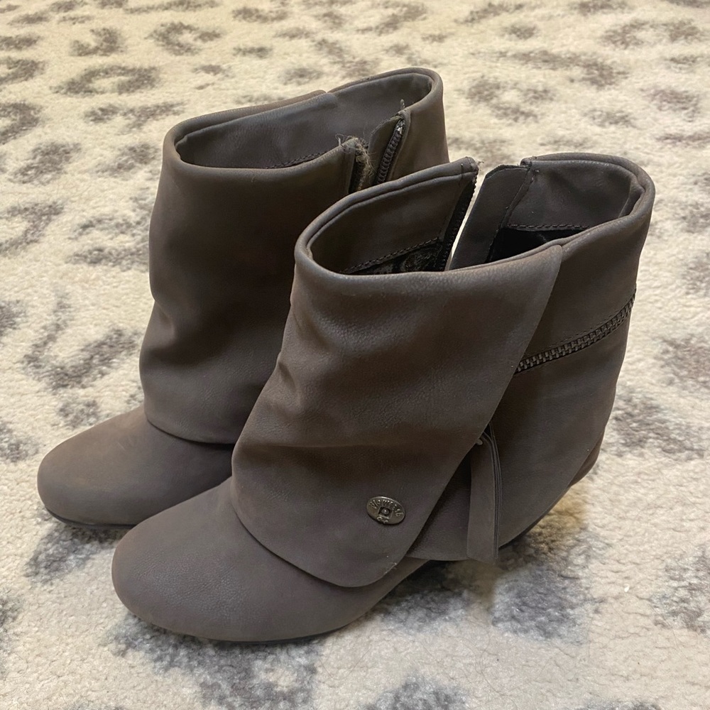 Gray wedge Bootie